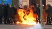 Un CRS brûlé par un cocktail Molotov à Paris