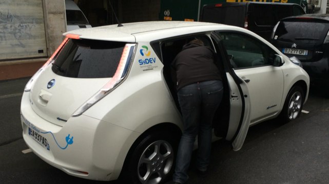 Bornes électriques sur l'éclairage public