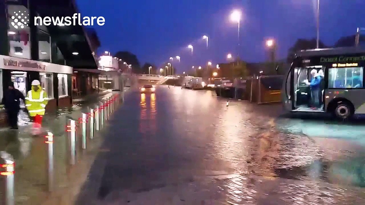Travel chaos as floodwater inundates Didcot Parkway train station