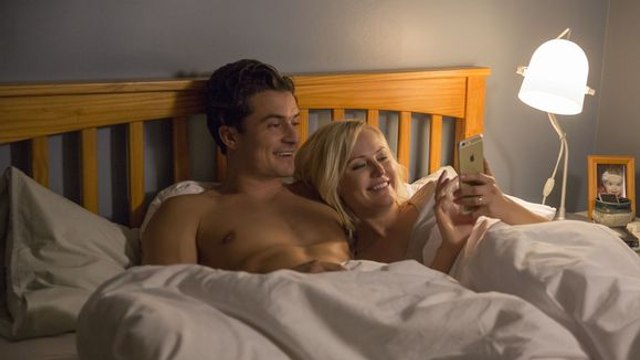 Easy - Tráiler de la nueva comedia de Netflix con Orlando Bloom