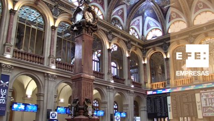 El IBEX 35 cae un 0,45 % a mediodía, lastrado por la banca