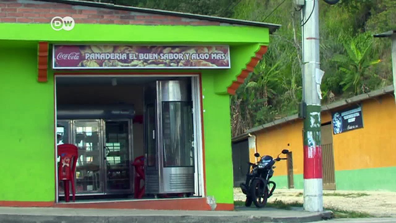 FARC übergibt Kindersoldaten an UNICEF | DW Nachrichten