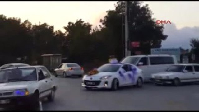 Düzce Bahşiş İçin Düğün Konvoyunun Önünü Kesen Sürücü Kazaya Neden Oldu