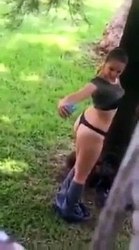 Prise en flag en train de faire un selfie un peu hot dans le jardin : la honte