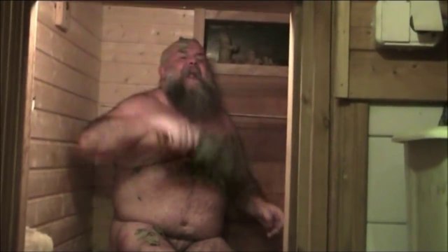 Smoke on the water chantée dans un sauna par un gros norvégien LOL