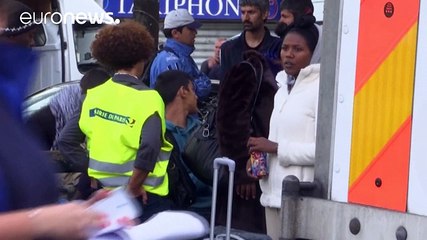 Francia: evacuati oltre 2.000 clandestini da Parigi