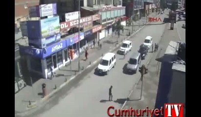 Van'daki bombalı saldırıda dehşet anları Mobese kamerasında
