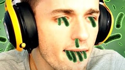 SQUEEZIE-LA MALADIE DEVANT UN JEU VIDÉO