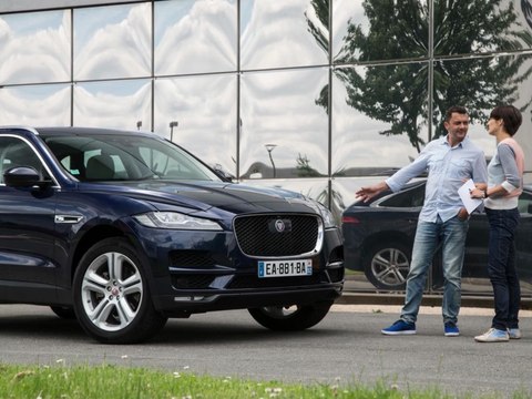 Franck Lagorce au volant de la Jaguar F-Pace (diaporama vidéo)