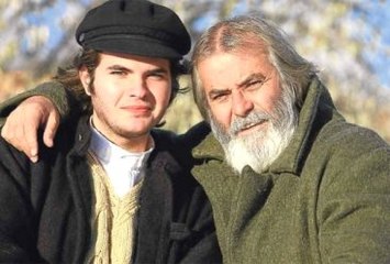 Tarık Akan'ın Oğluna Soruldu: Babanın Vasiyeti Var mı