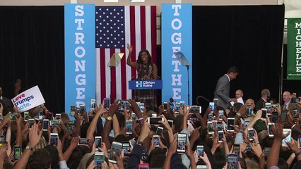 Michelle Obama hace primera aparición oficial en apoyo a Clinton