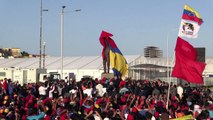 Oficialistas develan estatua de Chávez en sede de Cumbre
