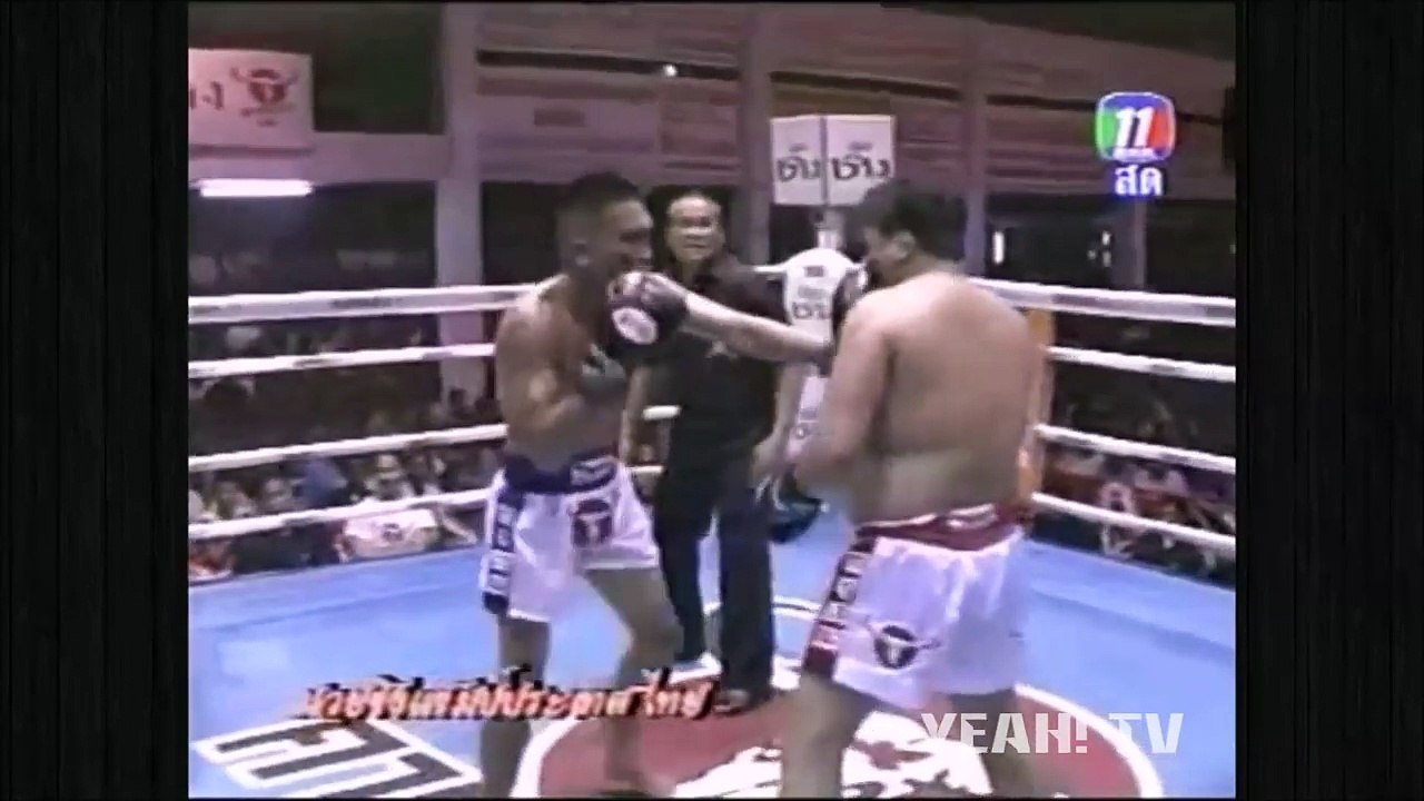 Funniest Muay Thai Fight Ever, maybe better than Mayweather vs Pacquiao Fight (Must Watch)
