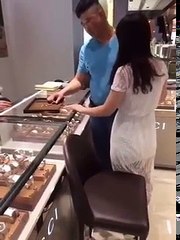Chinese Woman Pulled Down Boyfriend’s Pants When He Refused to Buy Her Jewelry
