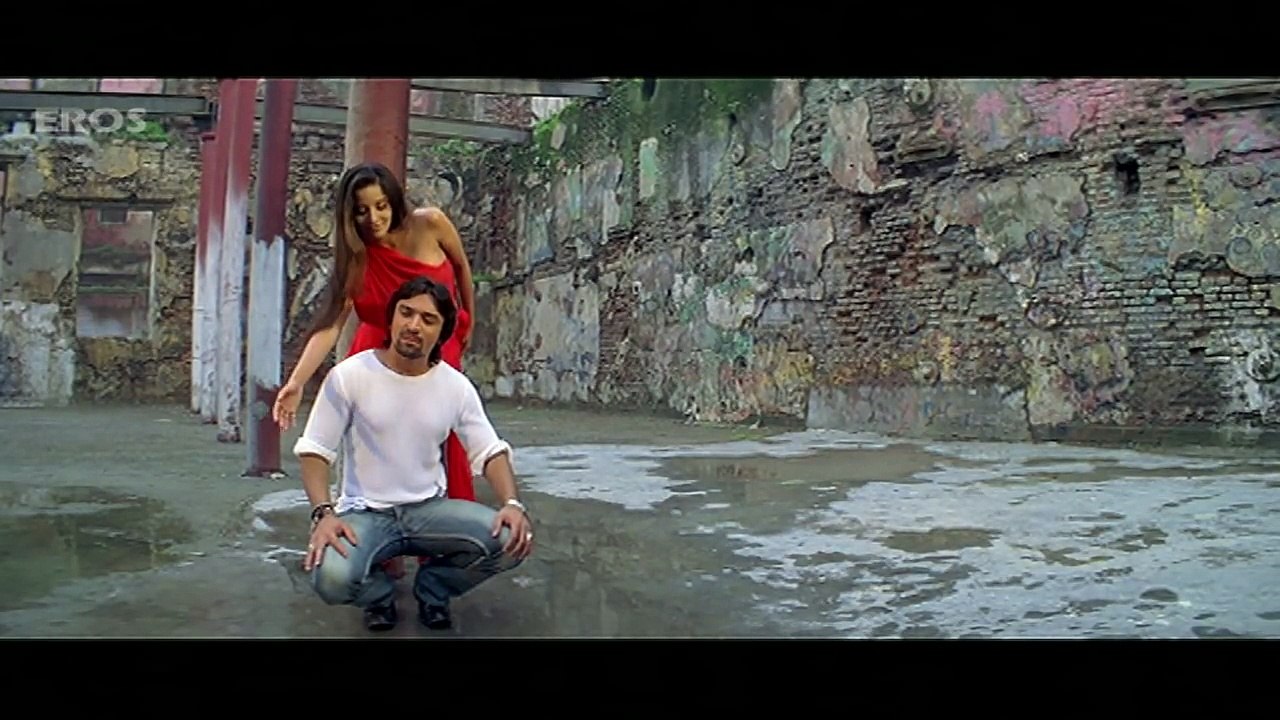 Model shows her toned body and figure