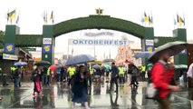 Al via l'Oktoberfest, la festa della birra. Monaco di Baviera super blindata