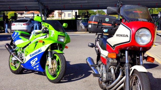 HONDA CBX 400 II Vs KAWASAKI ZXR 400 YEAR 1990 (VIDEO 4K)