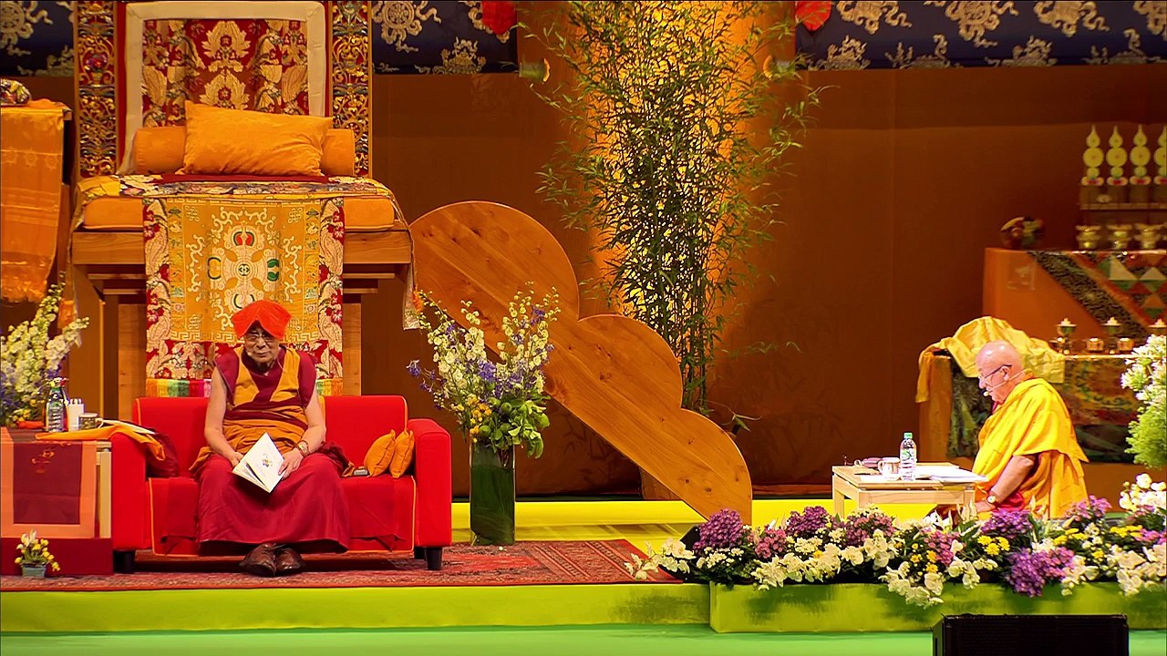 Dalai Lama France 2016 - English translation - September 17: 1 PM