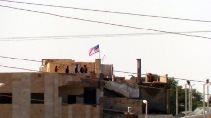 PYD'liler ABD Bayrağı İçin Nöbet Tutuyor