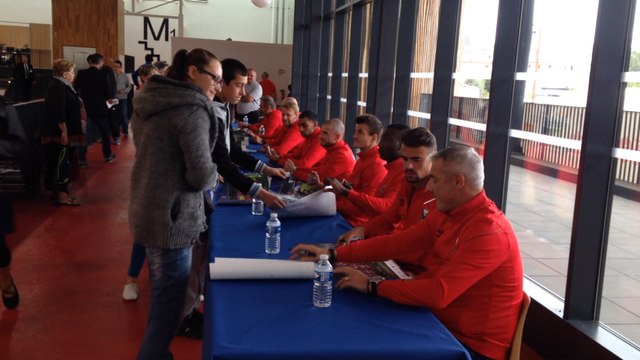 Dédicace joueurs SM Caen