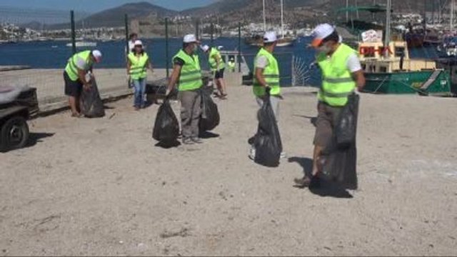 Bodrum'da Kıyı Temizliği