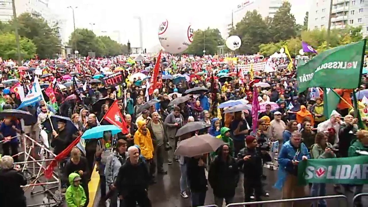 Zehntausende protestieren in Deutschland gegen TTIP und CETA