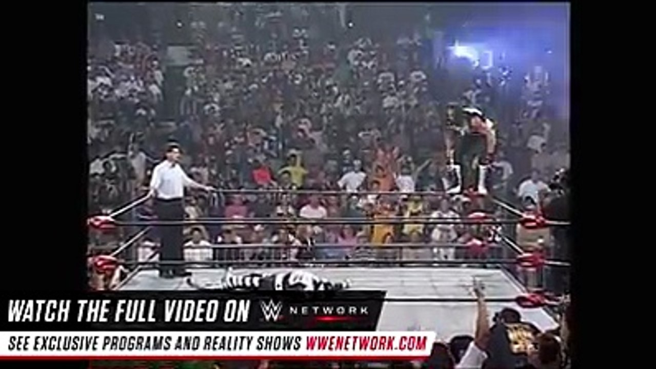 WWE Wait.... that's NOT La Parka