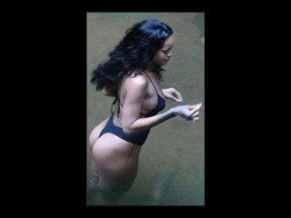 Riri disfrutando del agua en una hermosa playa este fin de semana