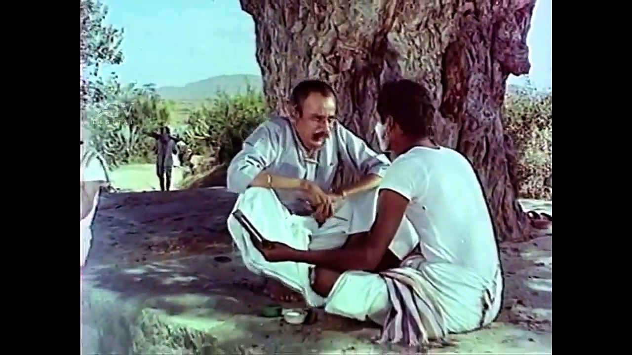 Bangarada Manushya Movie Kannada Super Scenes Villagers Gossip Scene Dr Rajkumar, Bharathi
