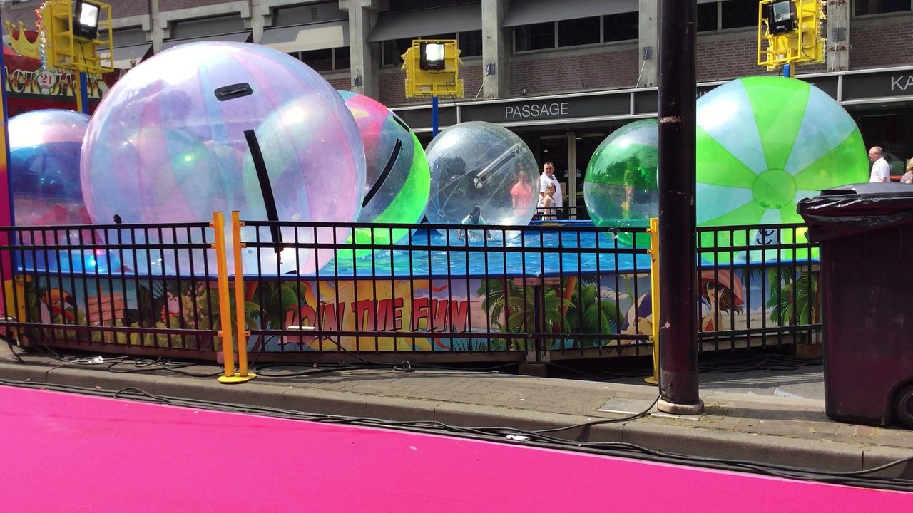 De kinderen in de luchtballonnen