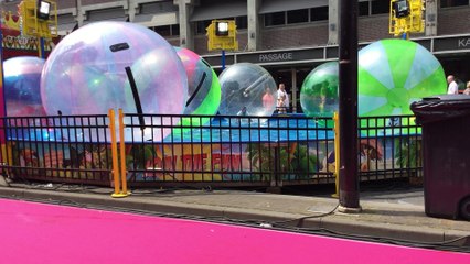 De kinderen in de luchtballonnen