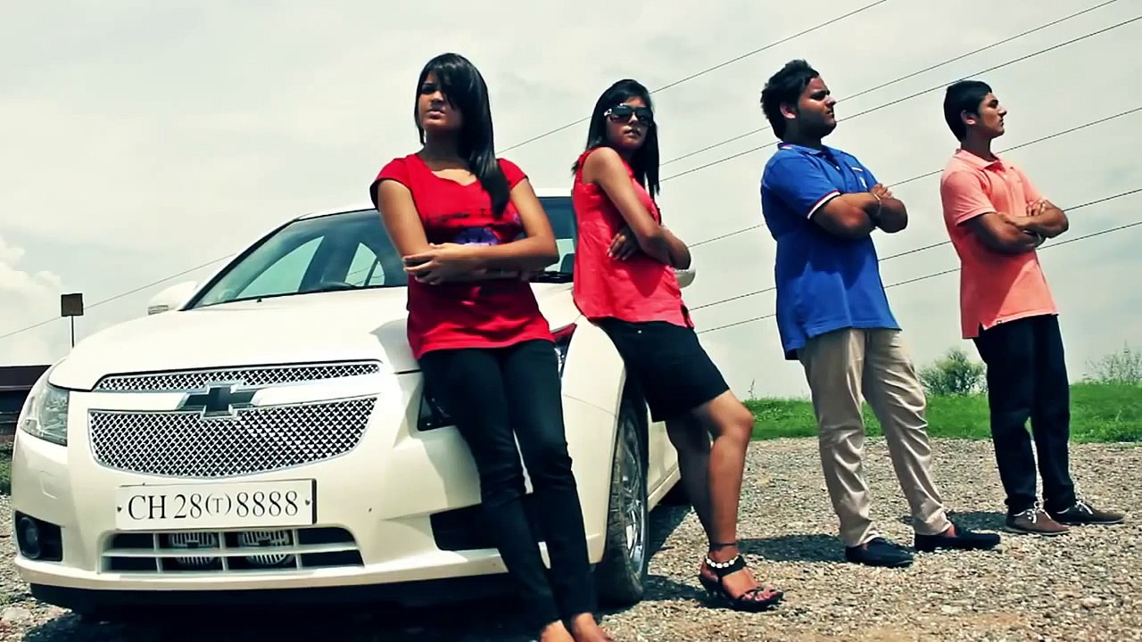 Ki munde Te Ki Kudiyan Ne..Neetan Dovein Paase...