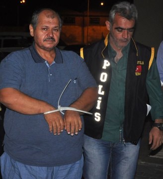 Adil Öksüz'ün Hocası Paris'e Kaçarken Yakalandı