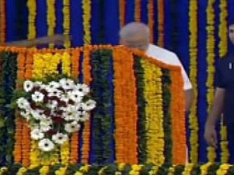 PM Narendra Modi lifts disabled girl on stage and listens Ramayan story in Navsari