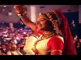 Purab Aur Pachhim (1970)Dulhan Chali Pehan Chali teen rang ki choli!