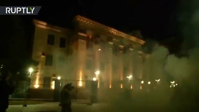 ‘Tomorrow there will be rockets'_ Ukrainian radicals attack Russian Embassy with fireworks