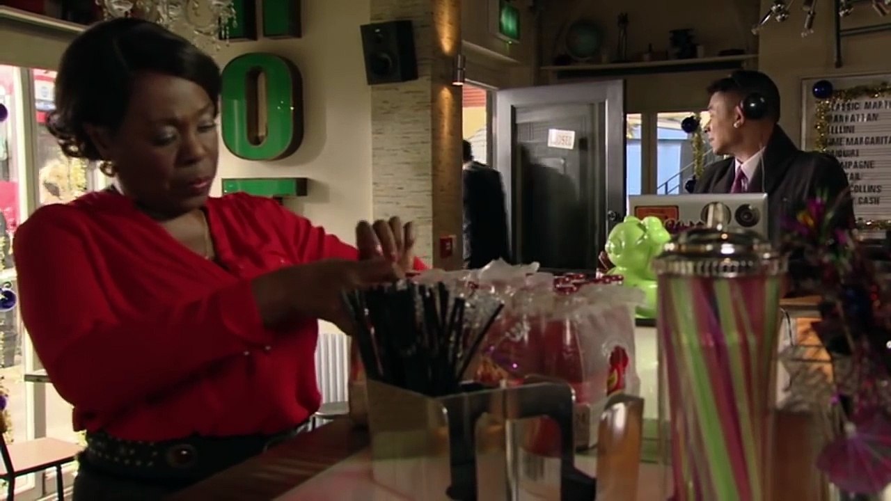 Phil Mitchell Vs. Jay Brown (24th November 2015) - EastEnders