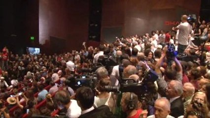 Tarık Akan, Son Yolculuğuna Uğurlanıyor