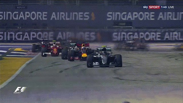 Formule 1 : un commissaire de course court sur la piste pour éviter les voitures