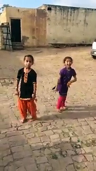 Little Girl Dancing On Gidda Song