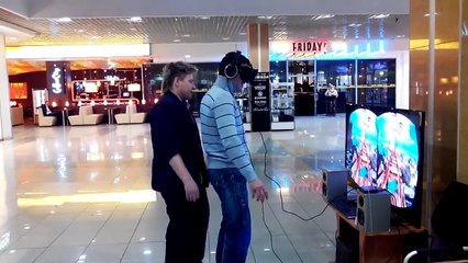 Video herunterladen: Шутник и Oculus Rift \ Oculus Rift Prank