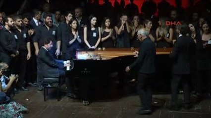 Tarık Akan Son Yolculuğuna Uğurlanıyor -7