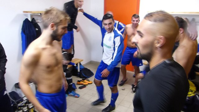 MENIVAL F.C - UGA LYON-DECINES2 1 - 4 La joie dans les vestiaires...