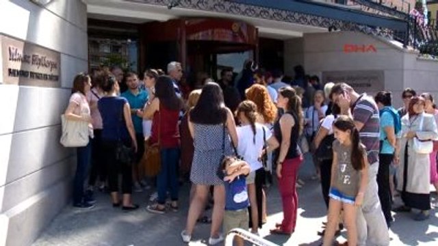 Eskişehir Tarık Akan'ın Balmumu Heykeline Ziyaretçi Akını