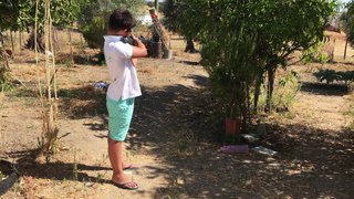 Ensinar criancas a disparar