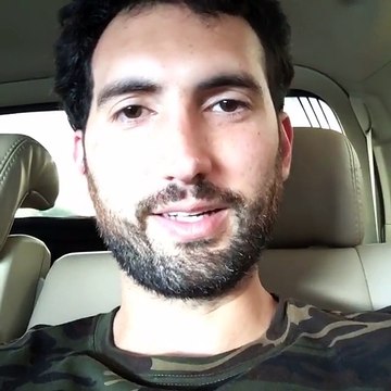 El principe karim regresa al peaje y paga el dinero que debia