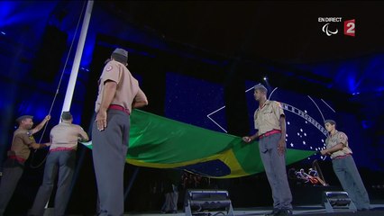 Moment d'émotion lors de l'hymne brésilien !