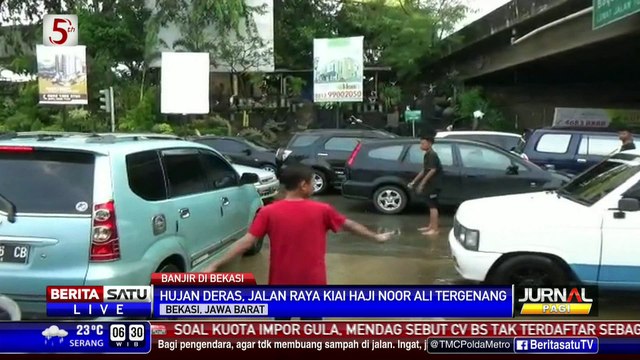Penampakan Saat Jalan Raya Kalimalang Terendam Banjir
