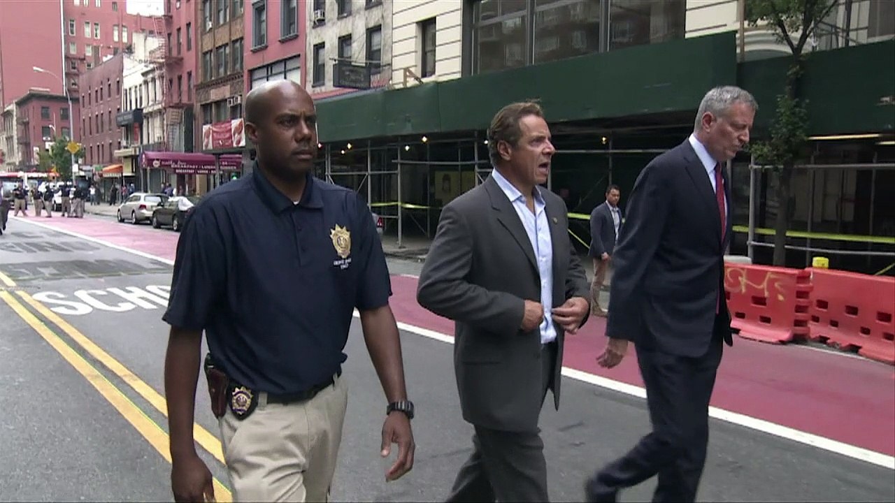 Governador e prefeito de Nova York visitam local da explosão