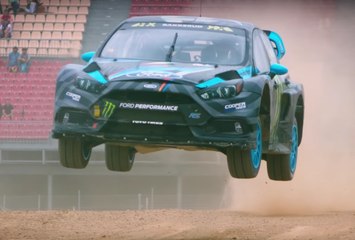 下载视频: VÍDEO: Mira al Ford Focus RS RX dando saltos en Barcelona